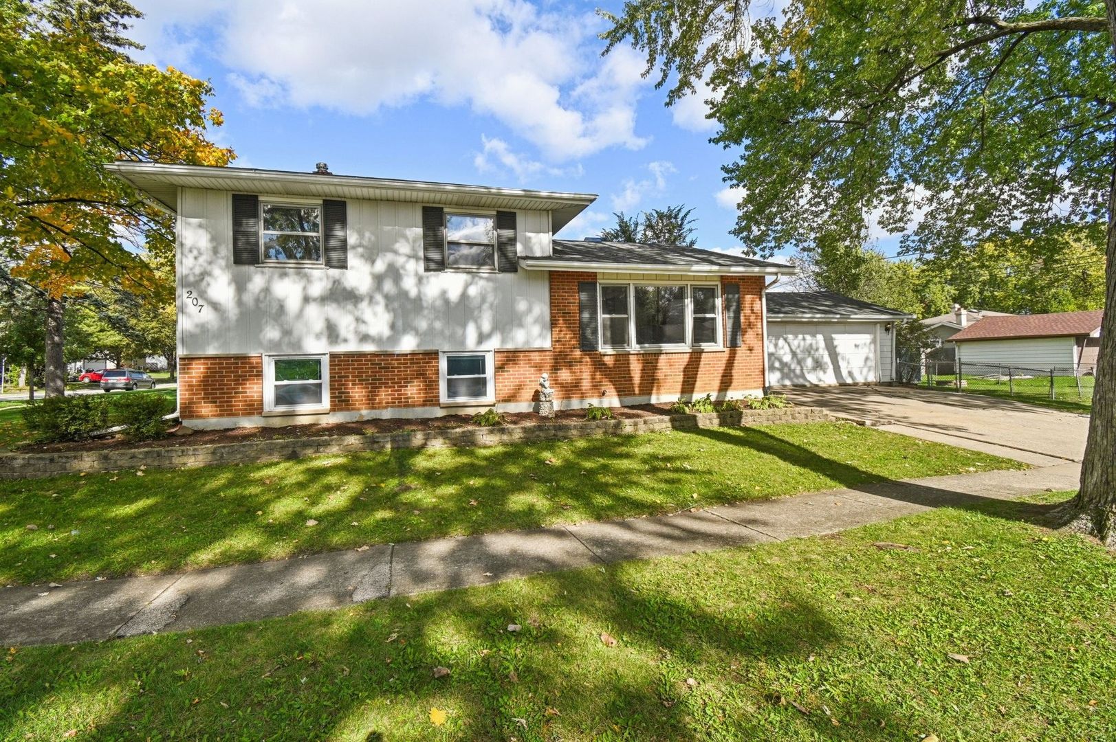 207 North Idlewild Avenue Mundelein, IL 60060 - Photo 1 of 46 a front view of house with yard and green space