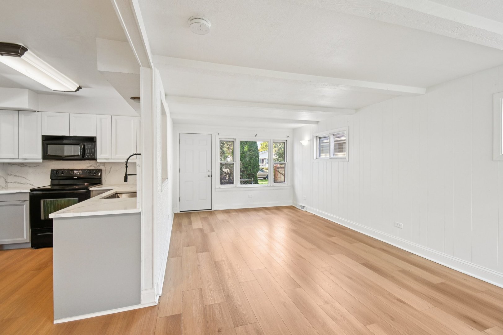 207 North Idlewild Avenue Mundelein, IL 60060 - Photo 16 of 46 a view of a kitchen with microwave and cabinets