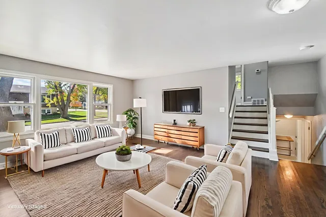 $364,900 | 207 North Idlewild Avenue, Mundelein, IL 60060