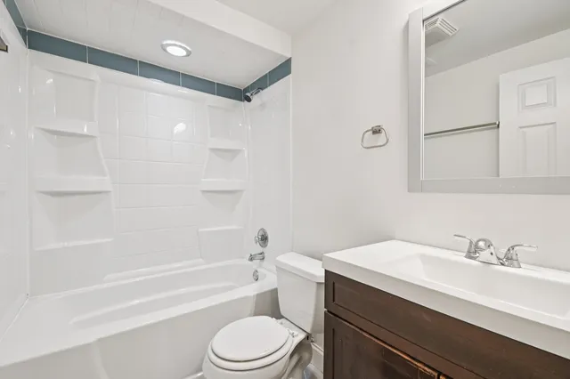 $364,900 | 207 North Idlewild Avenue, Mundelein, IL 60060