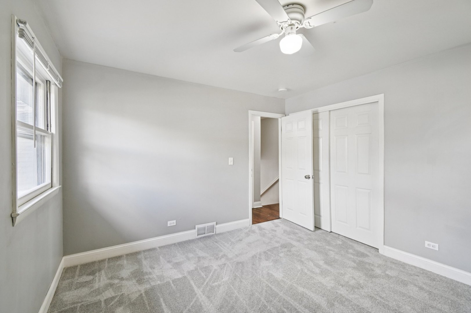 207 North Idlewild Avenue Mundelein, IL 60060 - Photo 29 of 46 an empty room with fan and windows