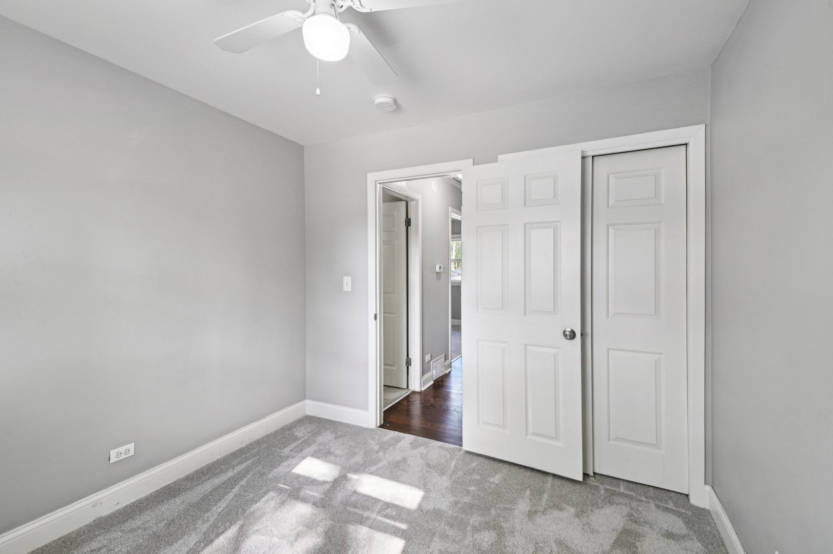 207 North Idlewild Avenue Mundelein, IL 60060 - Photo 32 of 46 an empty room with closet and a chandelier fan