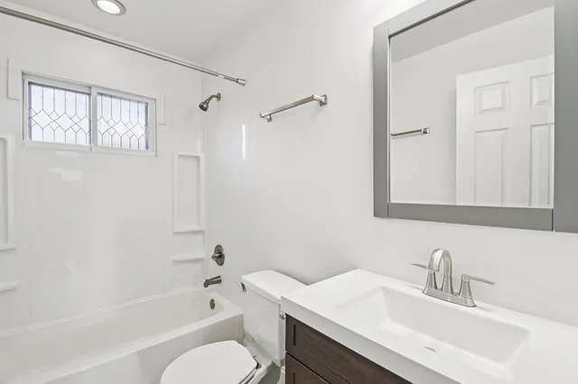 $364,900 | 207 North Idlewild Avenue, Mundelein, IL 60060