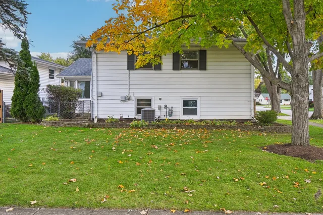 $364,900 | 207 North Idlewild Avenue, Mundelein, IL 60060