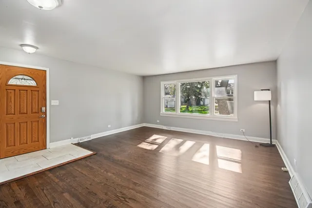 $364,900 | 207 North Idlewild Avenue, Mundelein, IL 60060