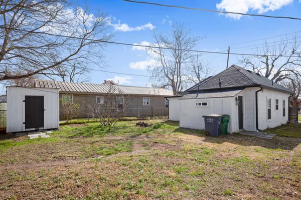 $1,590 | 918 West 3rd Street, Taylor, TX 76574