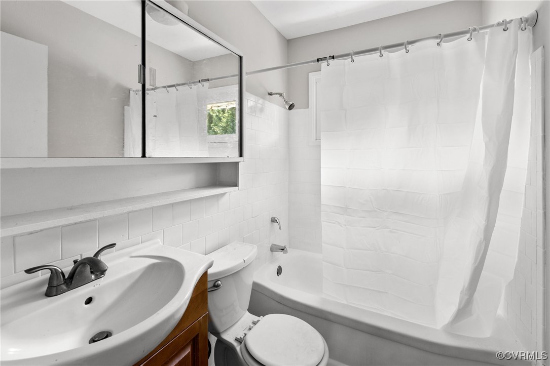 9219 Fisk Road Henrico, VA 23229 - Photo 12 of 18 Full bathroom with decorative backsplash, shower /