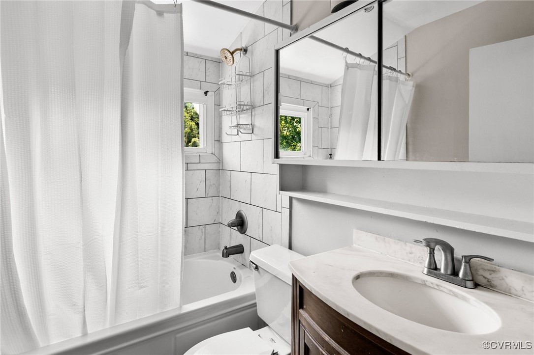 9219 Fisk Road Henrico, VA 23229 - Photo 14 of 18 Full bathroom with toilet, vanity, and shower / tu