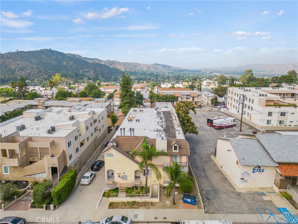 10219 Commerce Tujunga, CA 91042 - Photo 5 of 12 a picture of city view