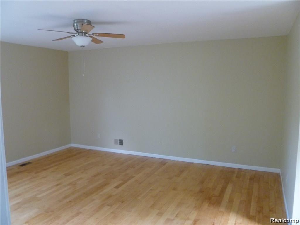 414 Whitney Drive Rochester, MI 48307 - Photo 9 of 18 Gallery Image 9