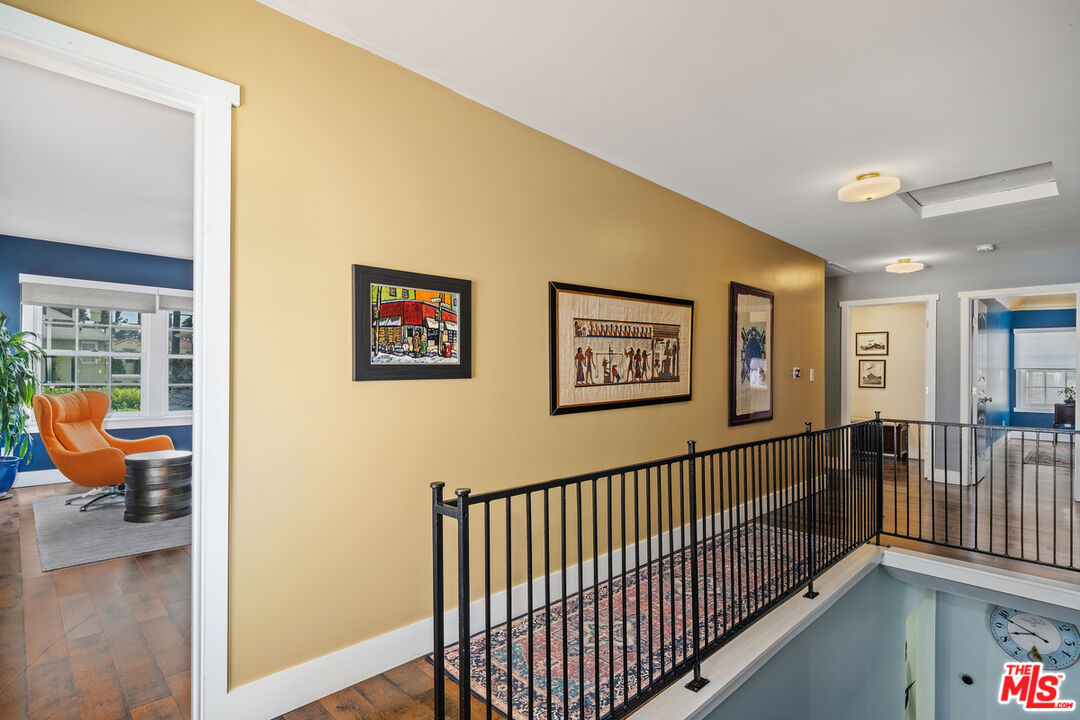 1632 Virginia Road Los Angeles, CA 90019 - Photo 14 of 26 a view of a hallway with seating area