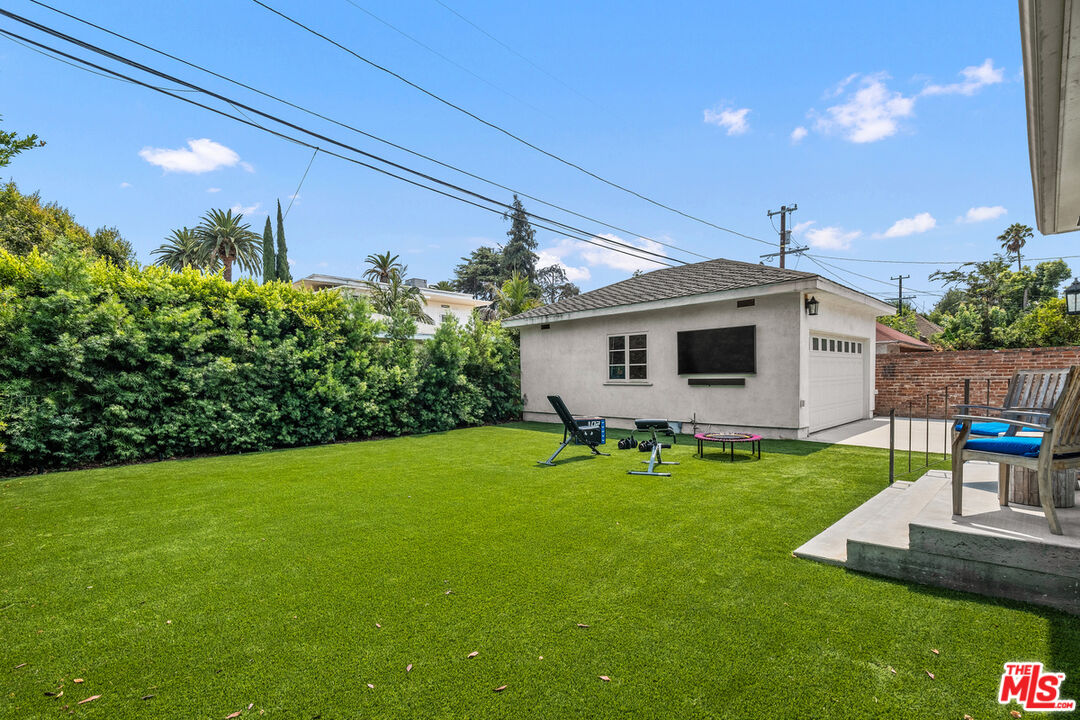 1632 Virginia Road Los Angeles, CA 90019 - Photo 23 of 26 a backyard of a house with table and chairs
