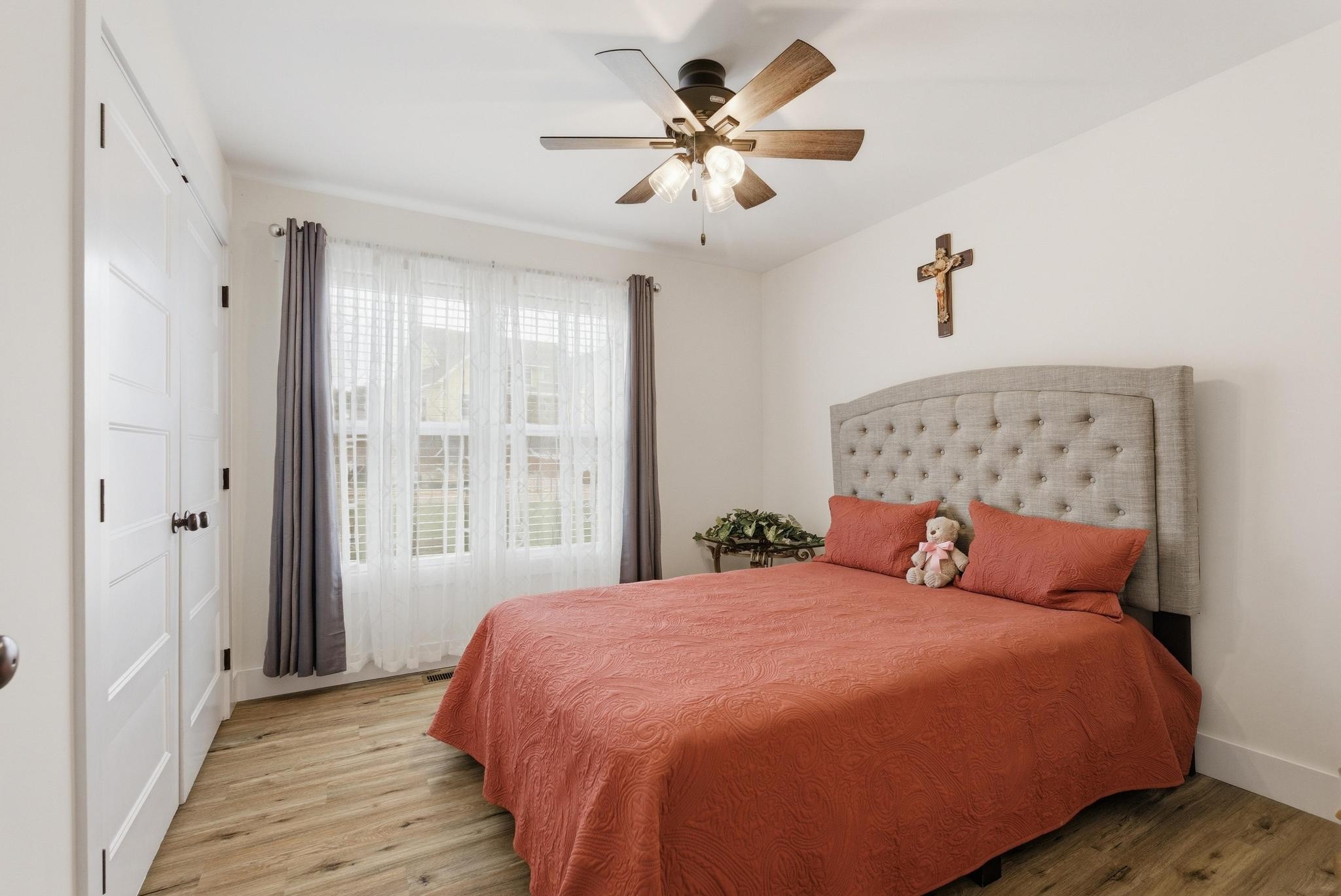 514 Cottage Way Cookeville, TN 38506 - Photo 13 of 21 a bedroom with a large bed and a chandelier