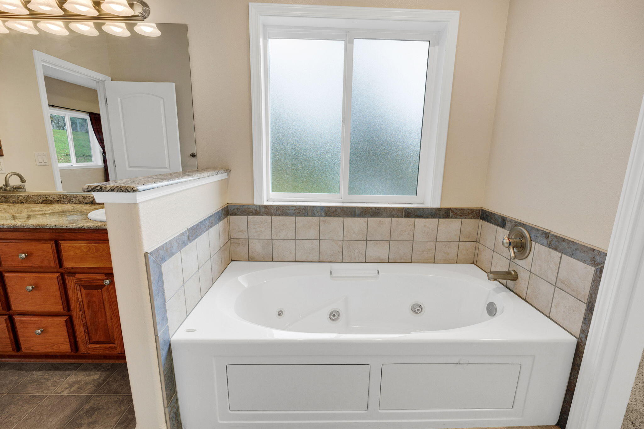 270 Rene Drive Shady Cove, OR 97539 - Photo 21 of 40 33-web-or-mls-RD (33)