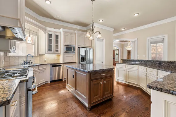 $1,100,000 | 34 Kerloch Point, Spring, TX 77379