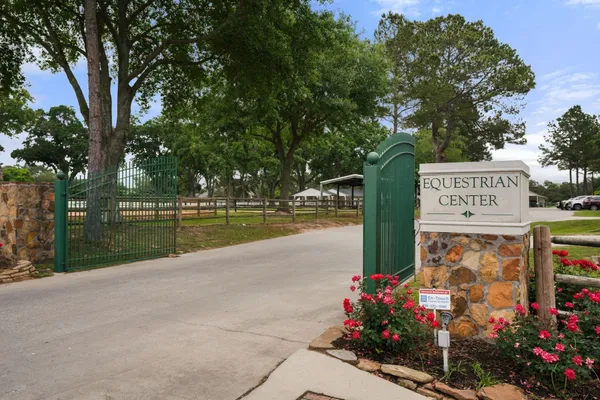 $1,100,000 | 34 Kerloch Point, Spring, TX 77379