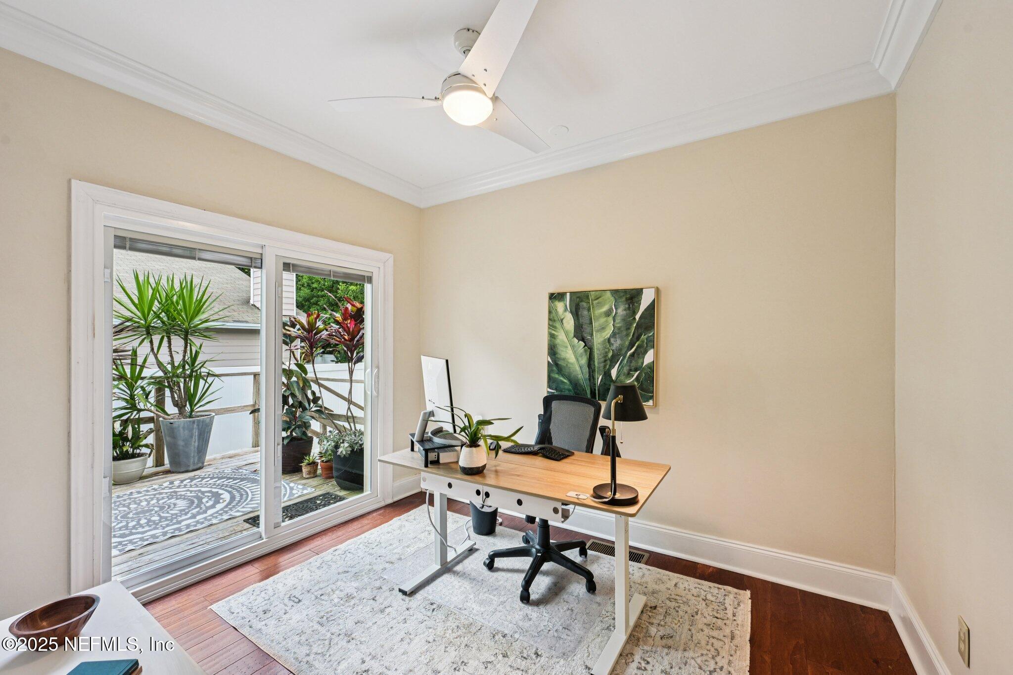 113 Seminole Road Atlantic Beach, FL 32233 - Photo 28 of 52 a workspace with furniture and window