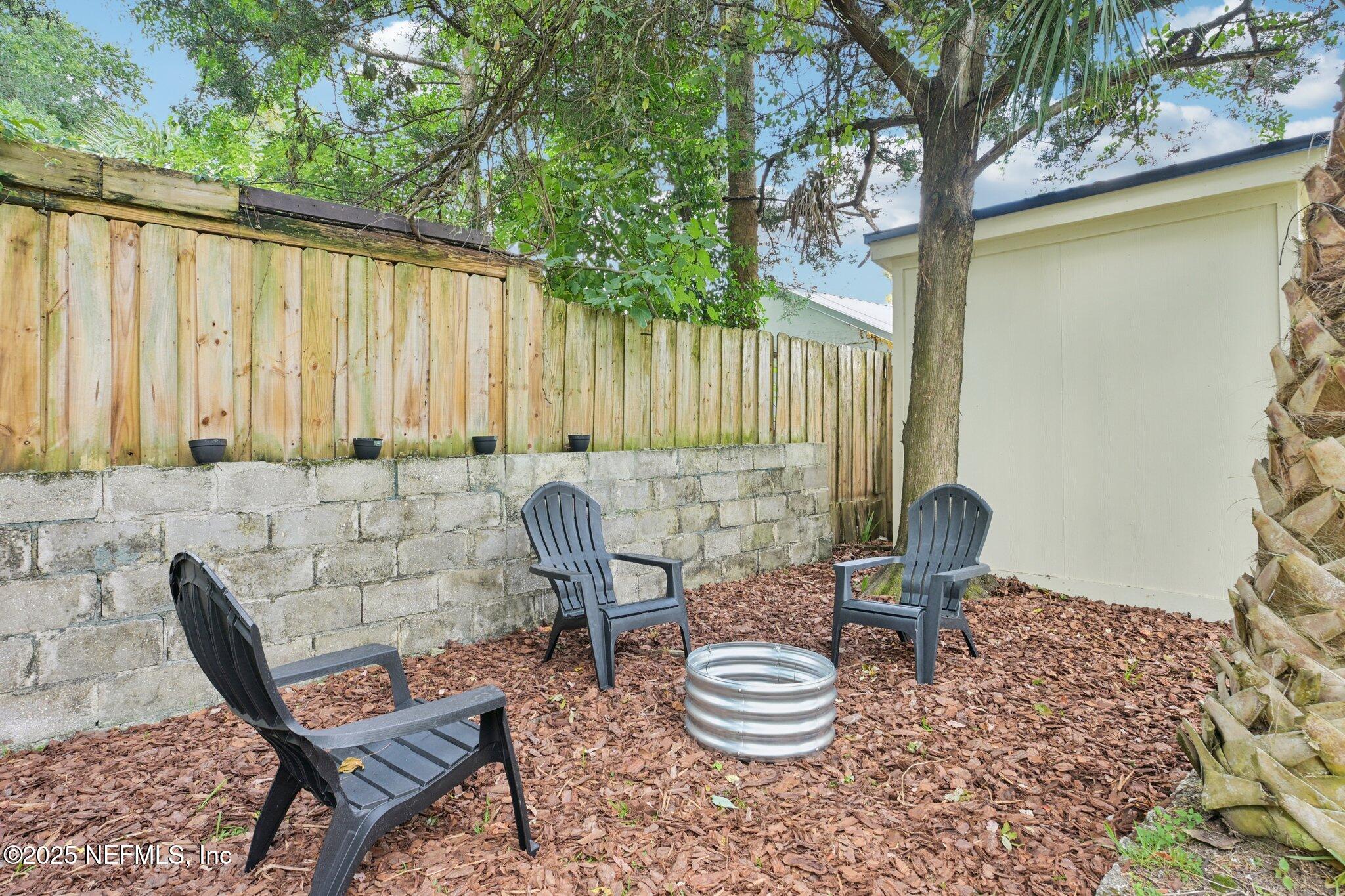 113 Seminole Road Atlantic Beach, FL 32233 - Photo 34 of 52 a backyard of a house with table and chairs