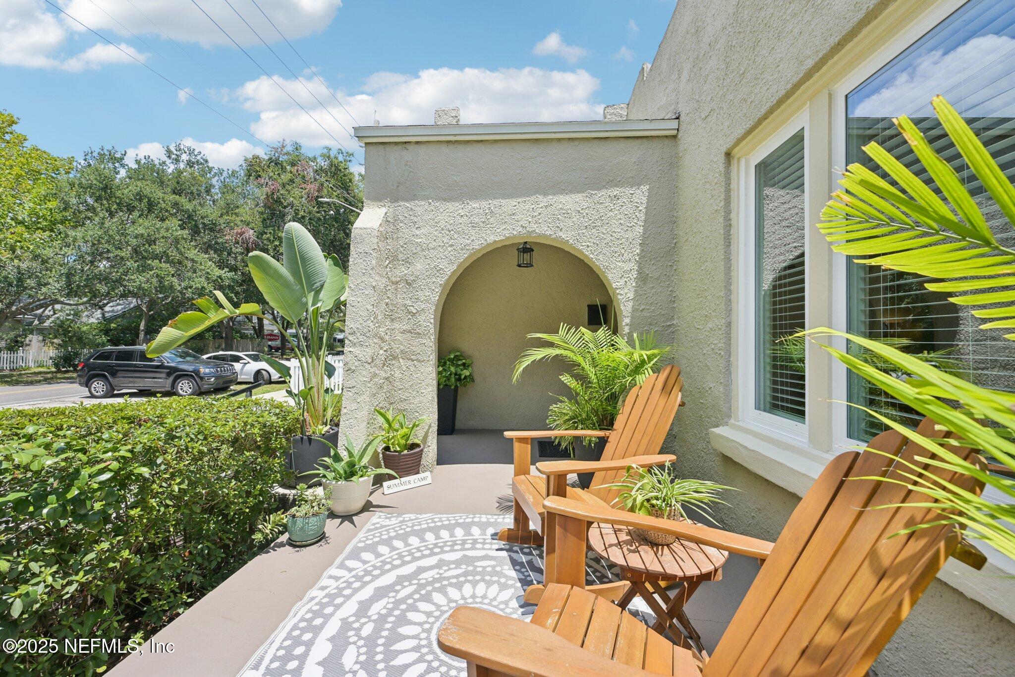 113 Seminole Road Atlantic Beach, FL 32233 - Photo 5 of 52 a view of an outdoor sitting space