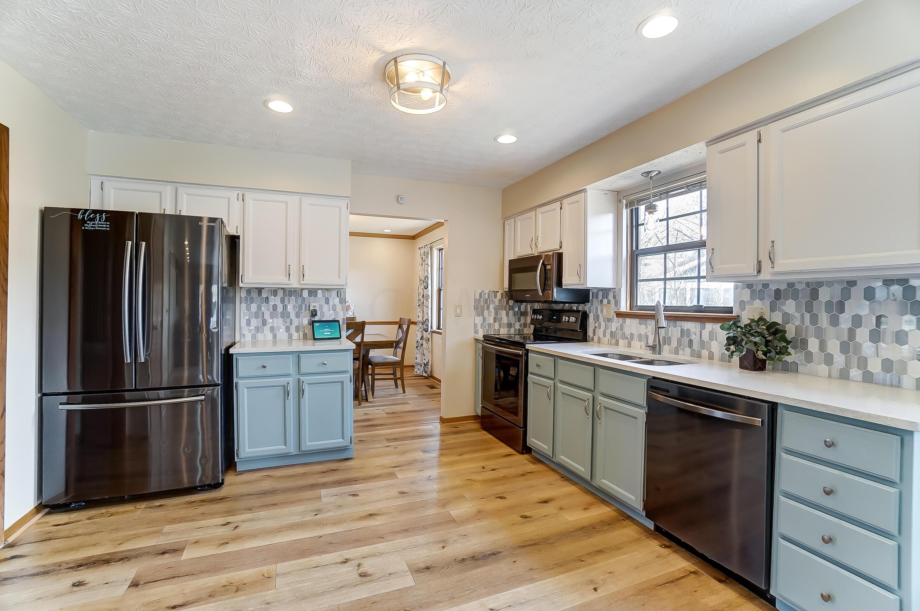 682 South Hempstead Road Westerville, OH 43081 - Photo 13 of 60 Kitchen