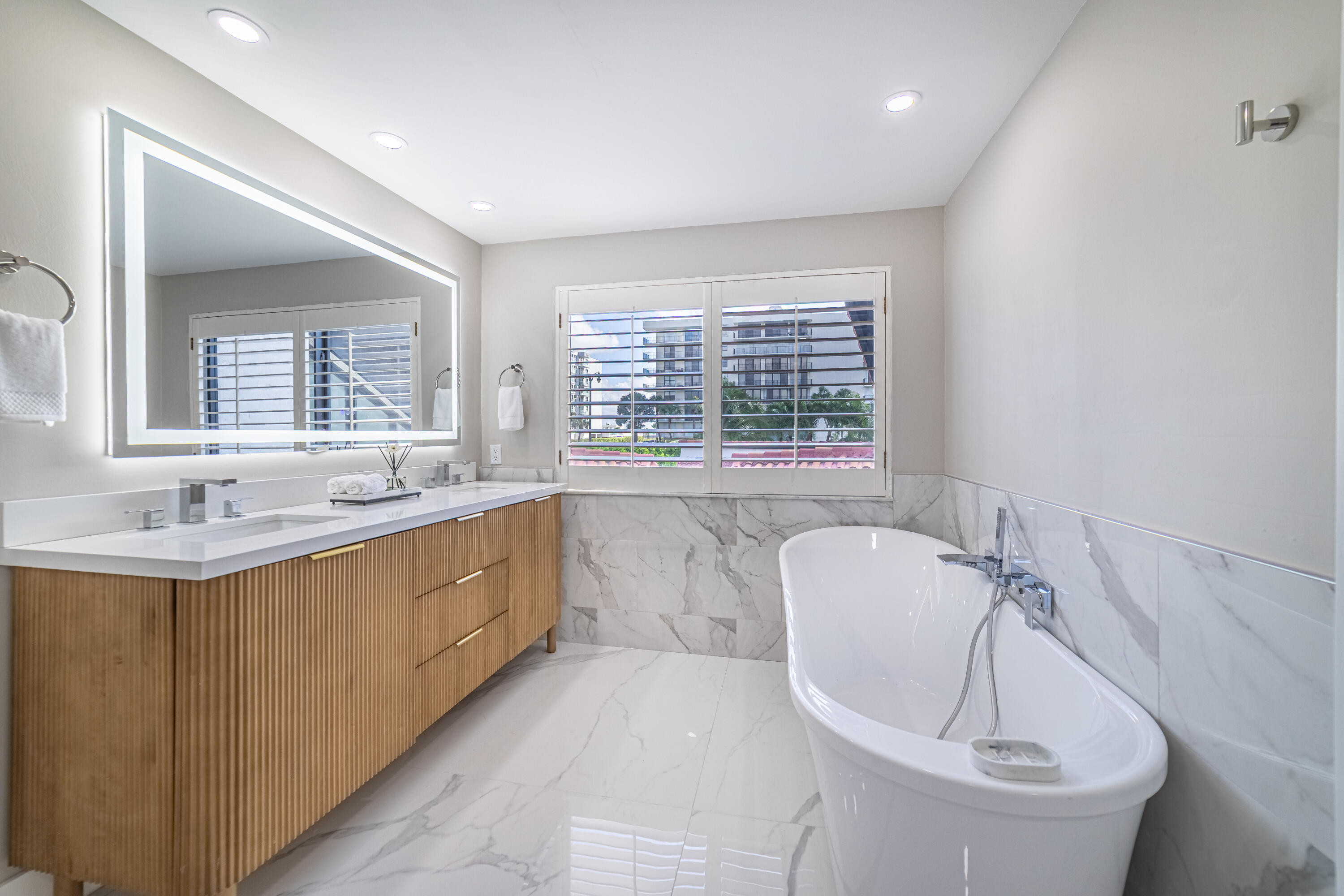 3474 South Ocean Boulevard, Unit 2 Palm Beach, FL 33480 - Photo 27 of 37 Primary Bedroom-Bathroom-B