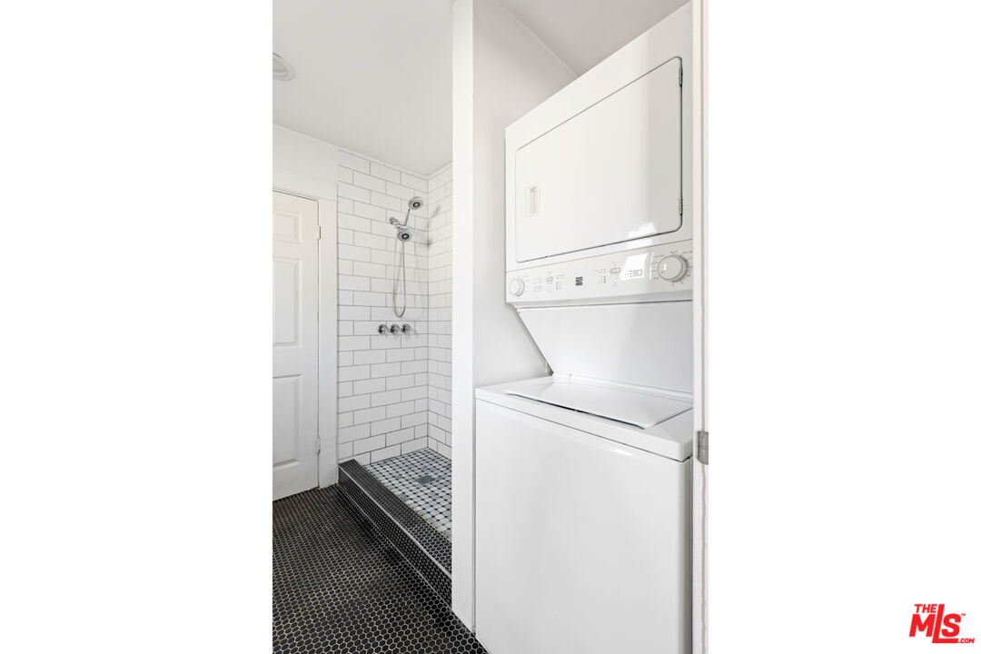 735 Orme Avenue Los Angeles, CA 90023 - Photo 13 of 33 a close view of a utility room with washer and dryer