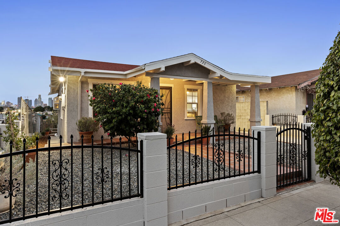 735 Orme Avenue Los Angeles, CA 90023 - Photo 28 of 33 a view of a street from a balcony