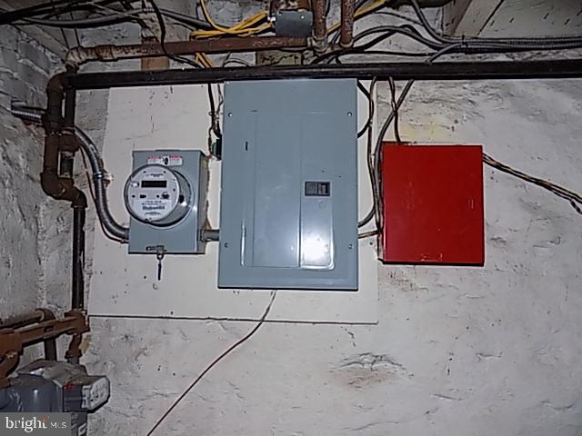 838 South 56th Street Philadelphia, PA 19143 - Photo 15 of 29 a bathroom with a mirror and a shower