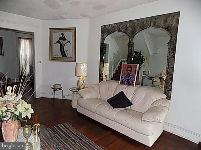 838 South 56th Street Philadelphia, PA 19143 - Photo 5 of 29 a living room with furniture and a mirror