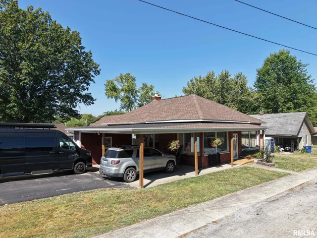 $230,000 | 103 North Grand Street, West Frankfort, IL 62896