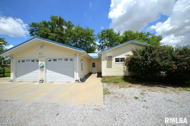 $210,000 | 793 County Road 635, Wayne City, IL 62895