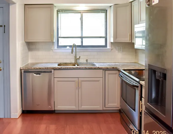 $325,000 | 8 Tamarack Lane, Unit 8, Woodbury, CT 06798