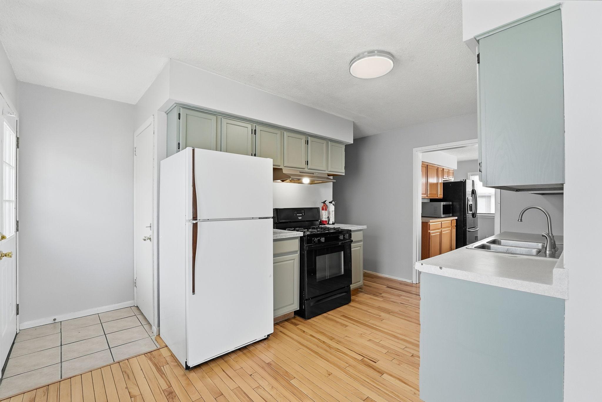 524 37th Avenue Northeast Minneapolis, MN 55421 - Photo 16 of 44