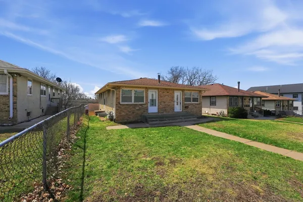 $430,000 | 524 37th Avenue Northeast, Minneapolis, MN 55421