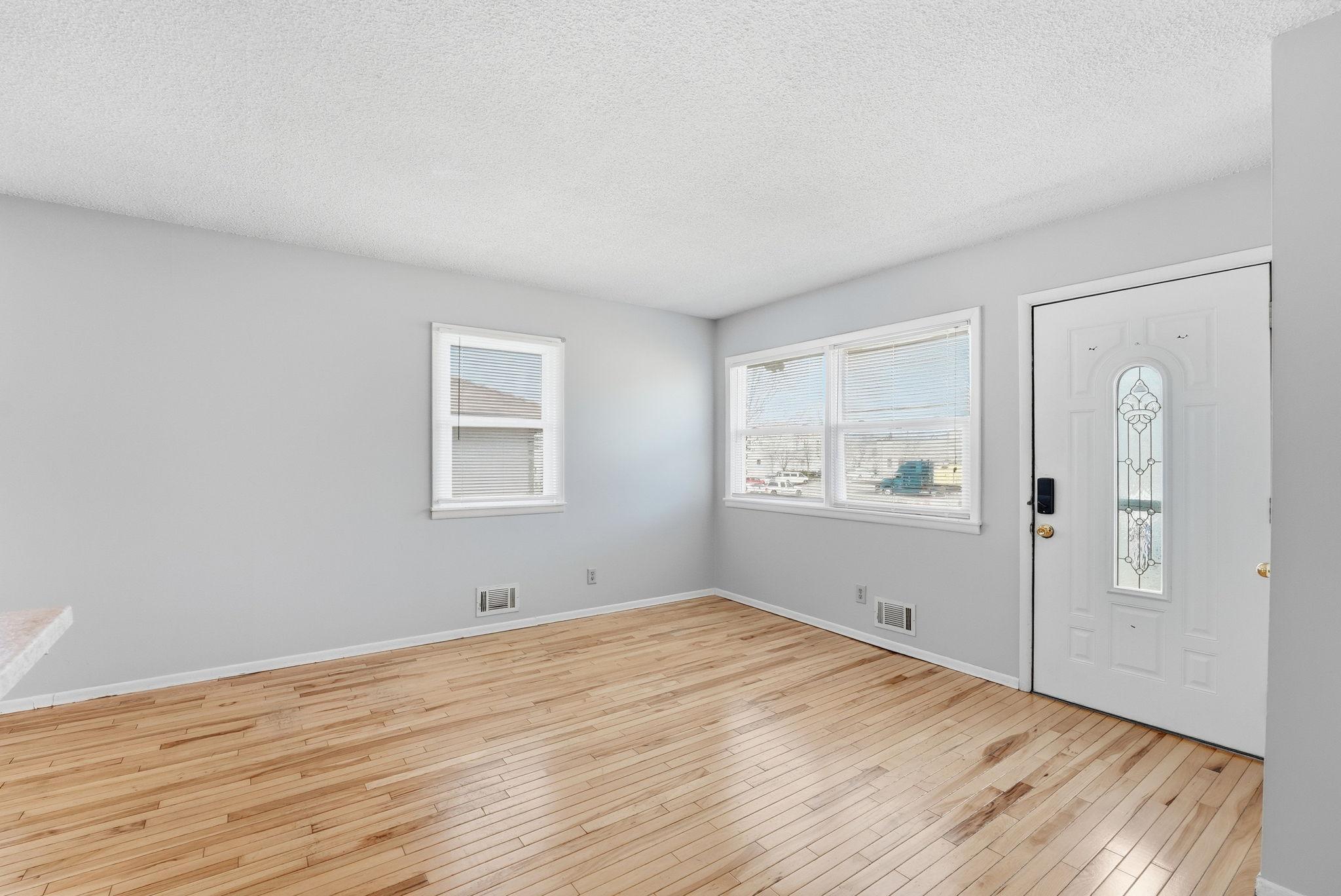 524 37th Avenue Northeast Minneapolis, MN 55421 - Photo 6 of 44