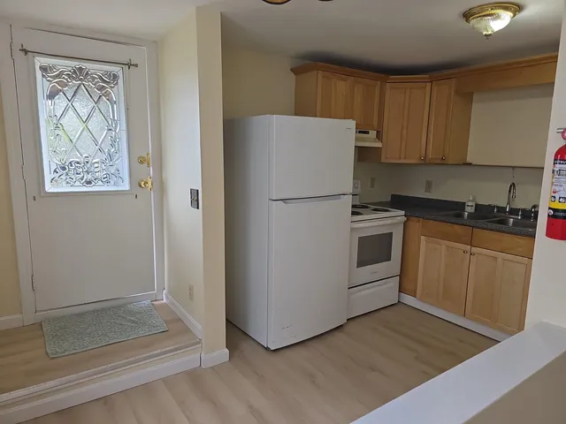 $950 | 165 South Main Street, Unit 7, Newport, NH 03773