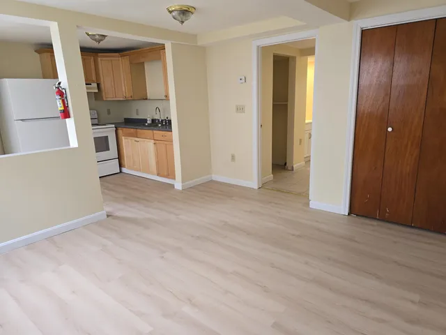 $950 | 165 South Main Street, Unit 7, Newport, NH 03773