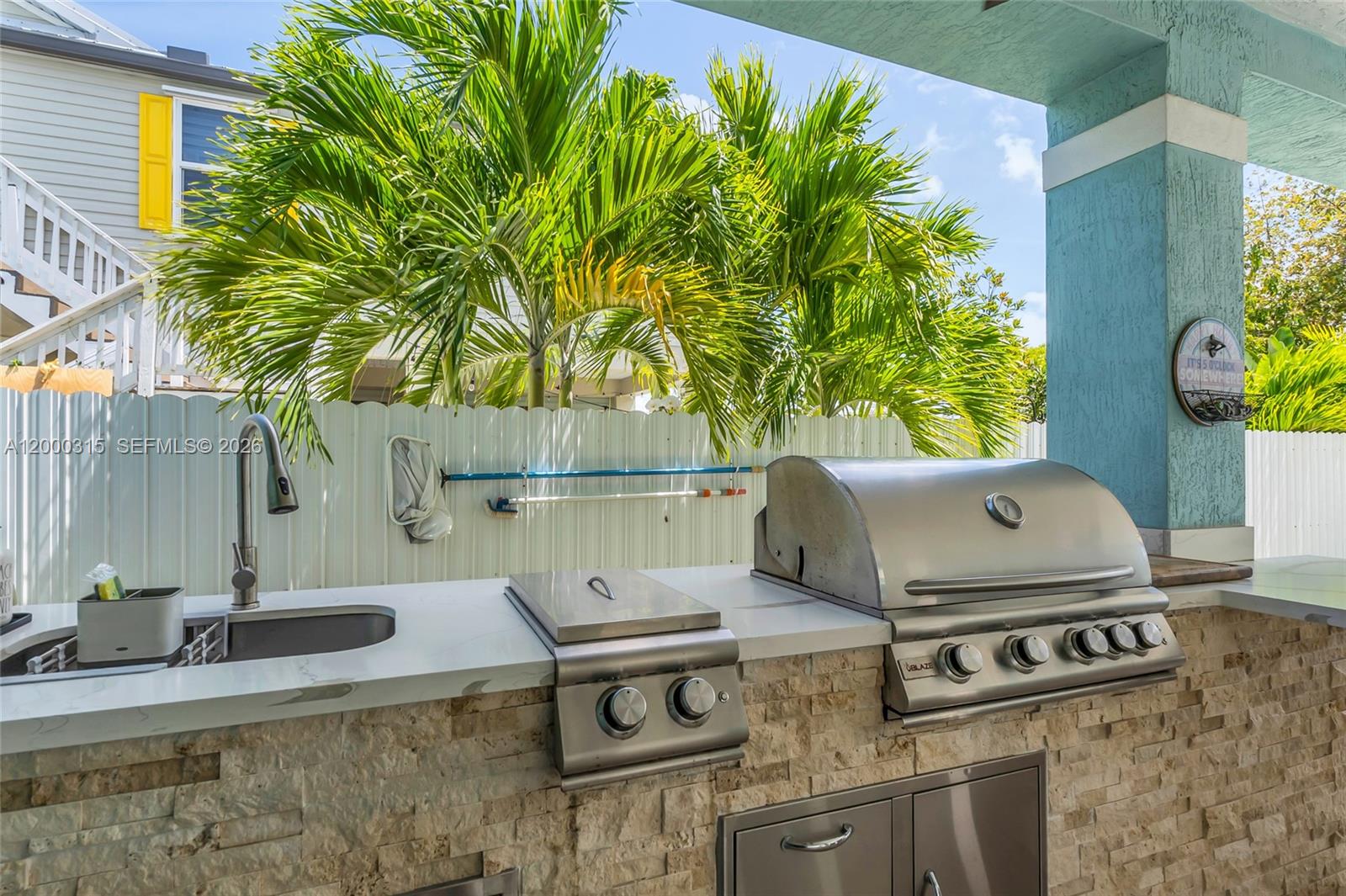 949 Plantation Road Key Largo, FL 33037 - Photo 25 of 51 Kitchen and barbecue area