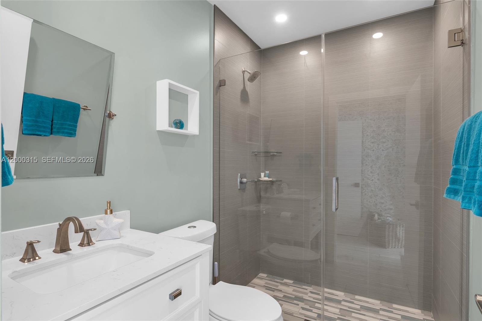 949 Plantation Road Key Largo, FL 33037 - Photo 27 of 51 First floor bathroom