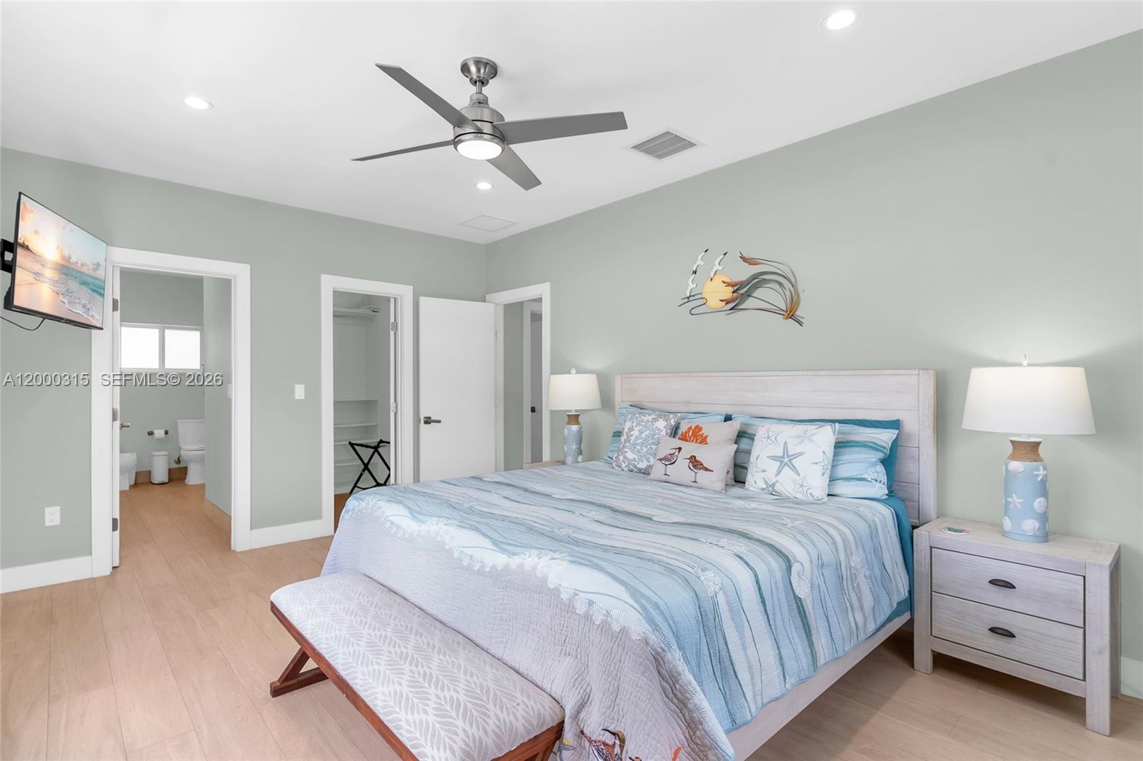 949 Plantation Road Key Largo, FL 33037 - Photo 46 of 51 Master bedroom