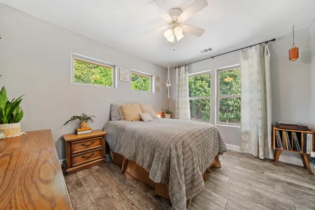 a en suite bathroom with double vanity sinks and a mirror