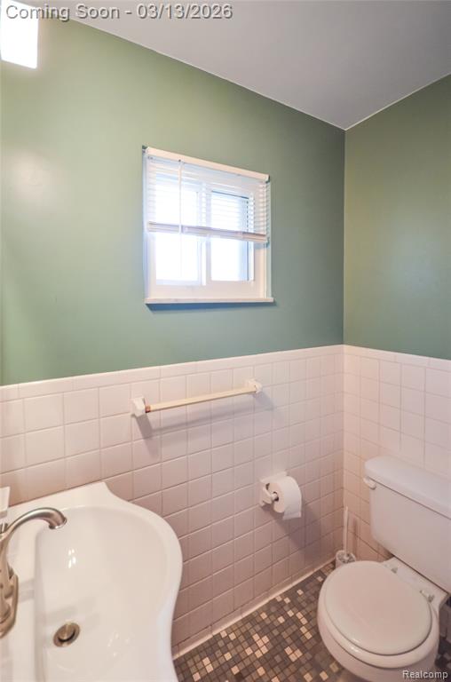 8565 Dale Center Line, MI 48015 - Photo 21 of 34 Gallery Image 21