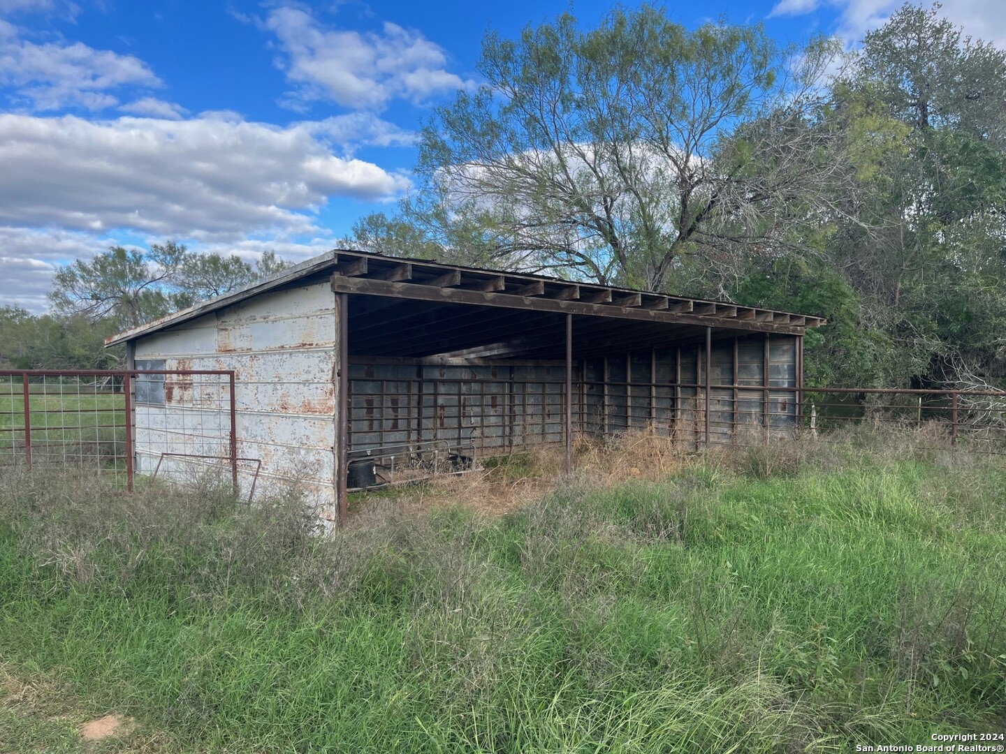 428 Horton Road Poteet, TX 78065 - Photo 4 of 28 a backyard of a house with lots of green space