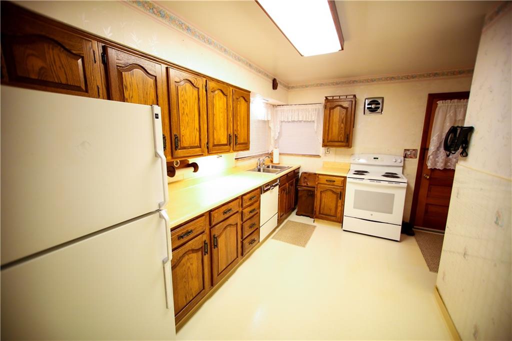 1161 Bonniebrook Road Butler, PA 16002 - Photo 11 of 25 Bright and Cheery Kitchen