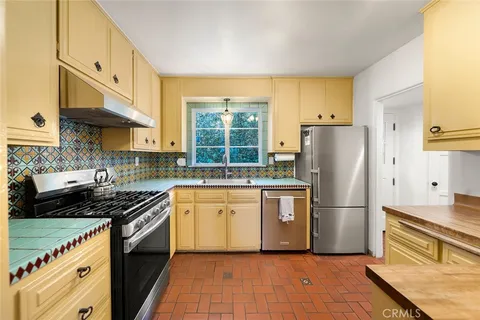 $5,900,000 | 2 Emerald Bay, Laguna Beach, CA 92651