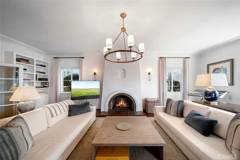 $5,900,000 | 2 Emerald Bay, Laguna Beach, CA 92651