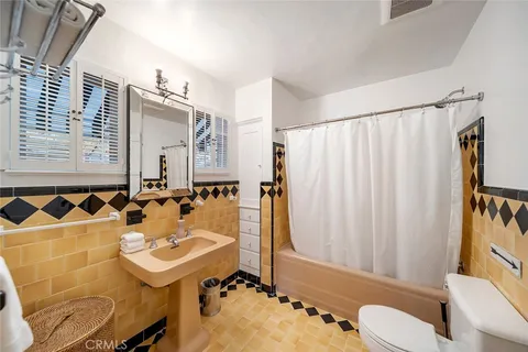 $5,900,000 | 2 Emerald Bay, Laguna Beach, CA 92651