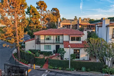 $5,900,000 | 2 Emerald Bay, Laguna Beach, CA 92651