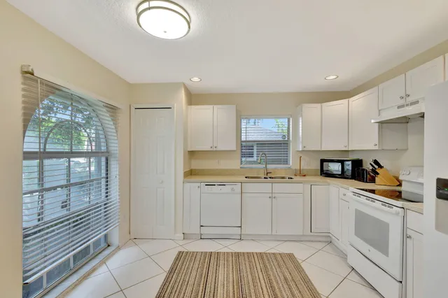 $5,500 | 13796 Yarmouth Drive, Wellington, FL 33414