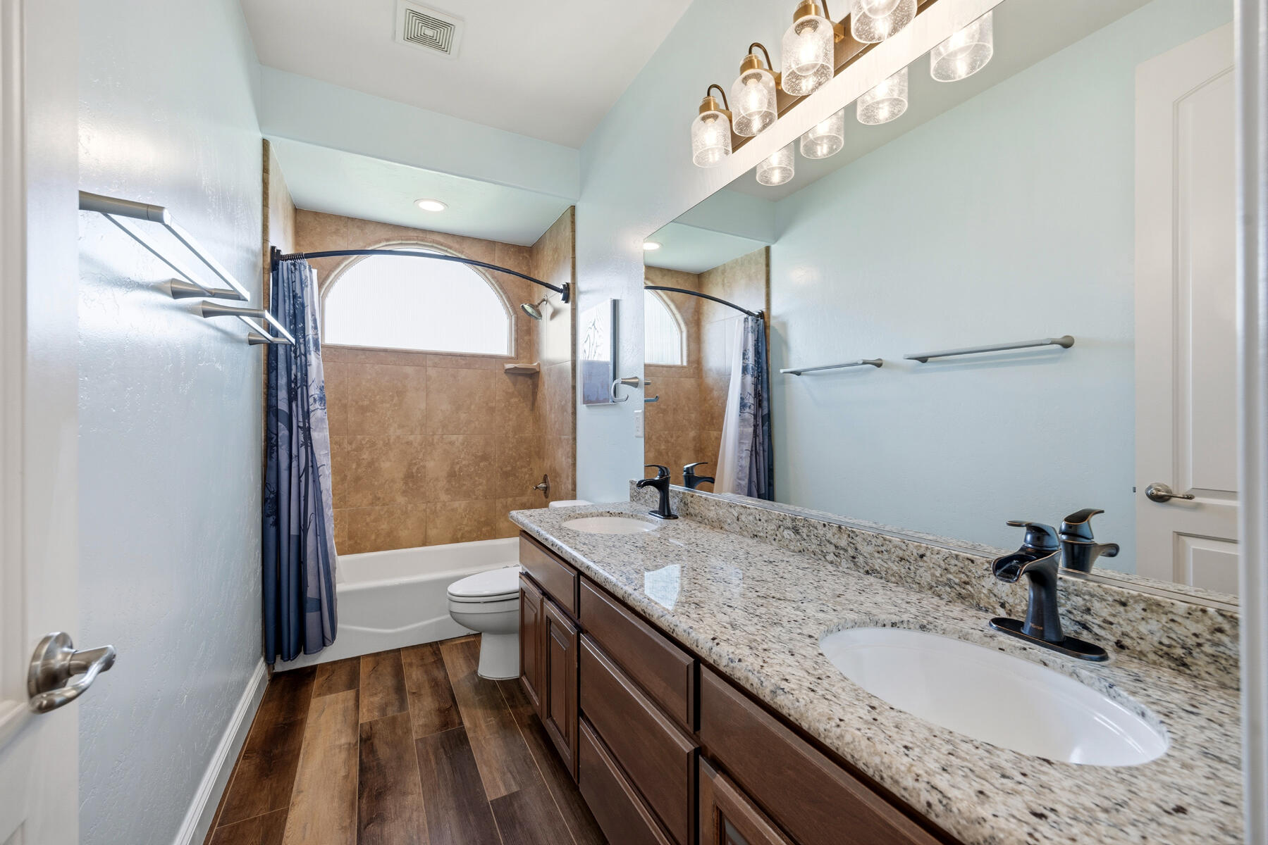 2208 West Benton Court Exeter, CA 93221 - Photo 28 of 84 28 - Hallway Bathroom